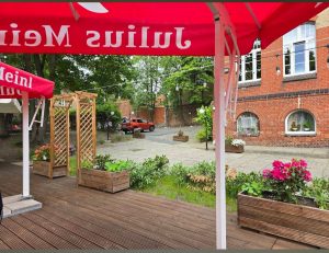 Namiot w Ogródku w Restauracja Bez Alkoholu